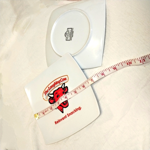 The Laughing Cow 2 piece Collectible Plate Set RARE Square shape w/curved edges - Picture 4 of 6